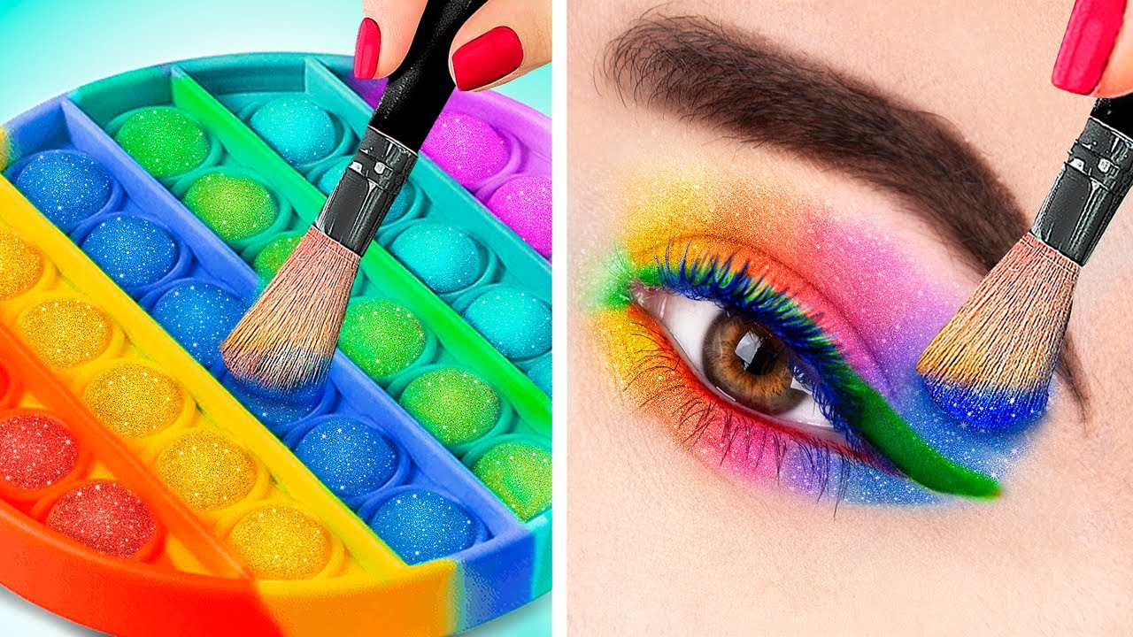 30 Weird Ways to Sneak Makeup into Class!